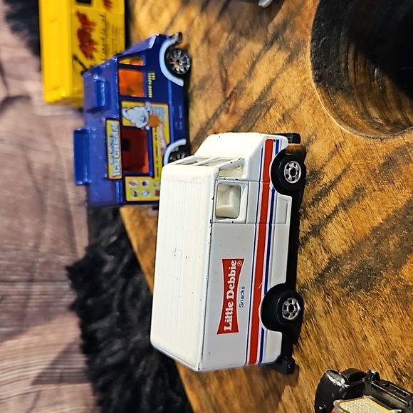 Hot Wheels Race Cars & Delivery Trucks Collection - Picture 9 of 16